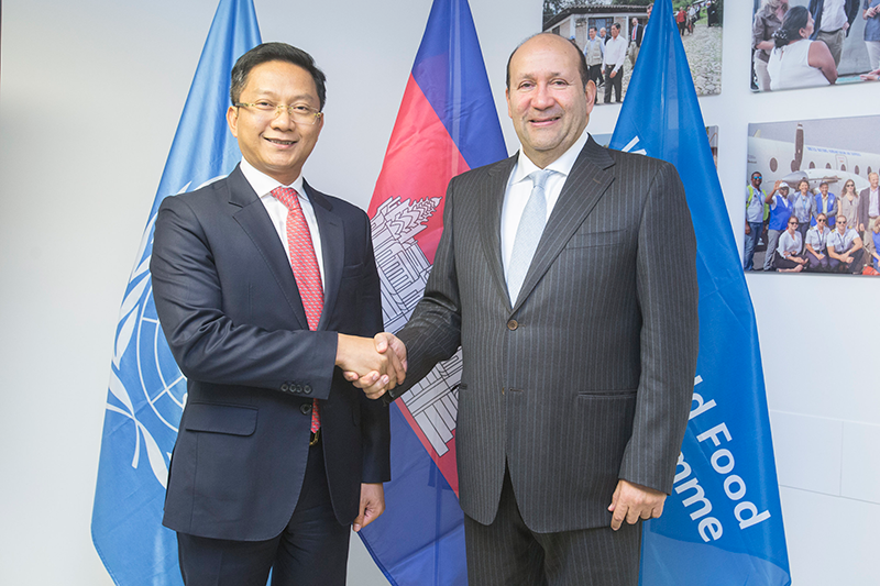 EB President with Cambodia Representation. - Photo Credit: WFP/Giulio Napolitano