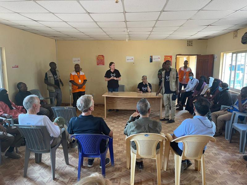 The spirit of cooperation and gratitude between the local community and WFP, in this photo represented by the Head of Office Dadaab, Sarah Borchers. Photo: WFP/Zaid Abbasi