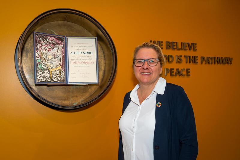 H.E. Ms. Svenja Schulze, Federal Ministry for Economic Cooperation and Development, visiting the Nobel Peace Prize installation. Photo: WFP/Giulio d'Adamo
