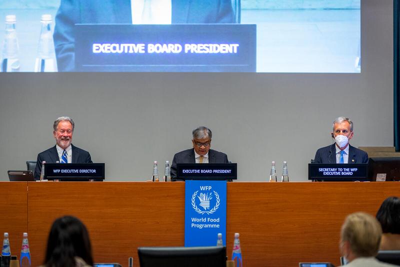 Opening remarks by H.E. Md. Shameem Ahsan, WFP EB President. From Left to Right: Mr. David Beasley, WFP Executive Director; H.E. Md. Shameem Ahsan, EB President ; Mr. Philip Ward, Secretary to the EB. Photo: WFP/Giulio d'Adamo