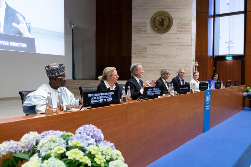 H.E. L. Magagi, Niger Humanitarian Action and Disaster Management Minister; H.E. S. Schulze, Germany Economic Cooperation and Development Federal Minister; Mr. D. Beasley, WFP ED; H.E. Md. S. Ahsan, EB President; Mr. P. Ward, Secretary to the EB; H.E. A.B. Tvinnereim, Norway International Development Minister; Ms. V. Guarnieri, WFP ED Assistant; HE A. Salam, Lebanon Economy and Trade Minister (remote); Mr Oscar Fernández-Taranco, Special Adviser of the SG on Strengthening Programmatic Integration (remote)