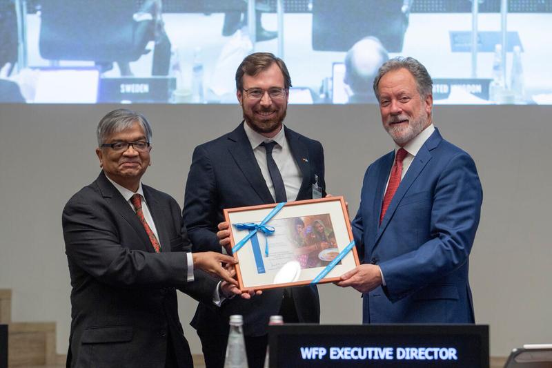 Mr. David Beasley, Executive Director and H.E. Md. Shameem Ahsan Ambassador of the People's Republic of Bangladesh and Executive Board President 2022 present certificates of appreciation to outgoing Ambassadors.  Mr Ramón Lohmar First Secretary and Alternate Permanent Representative for Germany  Photo: Rein Skullerud